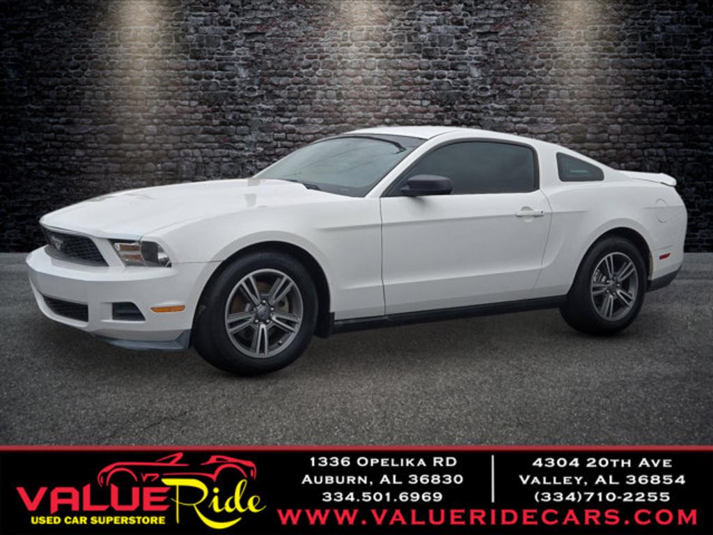 2011 Ford Mustang V6 Premium's photo